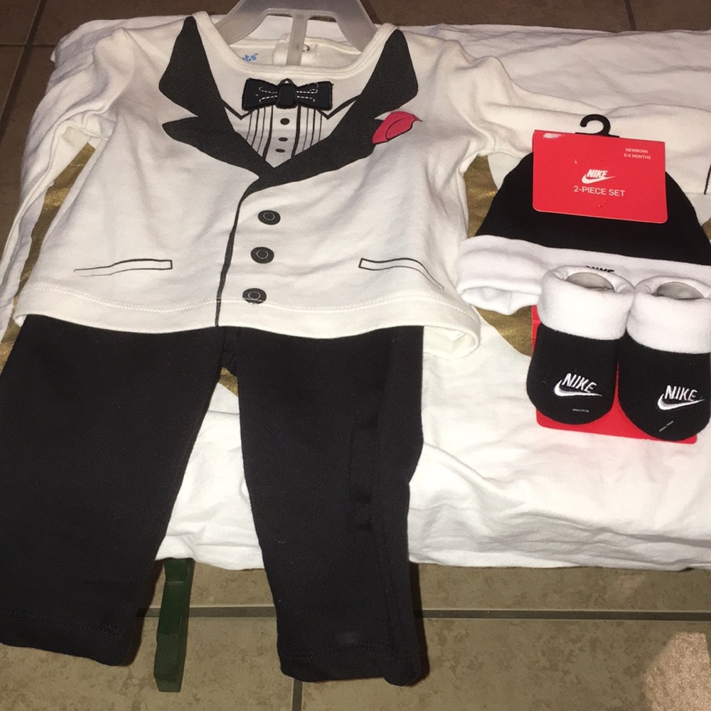 Bundle kidgets  set and Nike set socks and binne